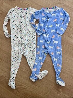 Lot of TWO Magnetic Me Girls One-Piece Footed Pajamas, 12-18M